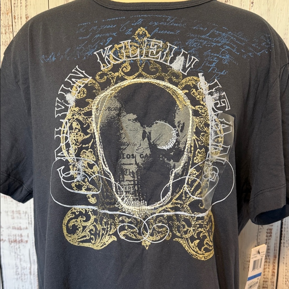 Calvin Klein Men's Dark Graphic‎ Tee - Picture 2 of 6